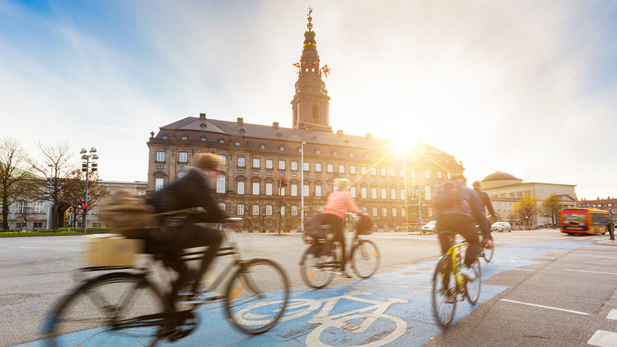 Cyklister foran Folketinget